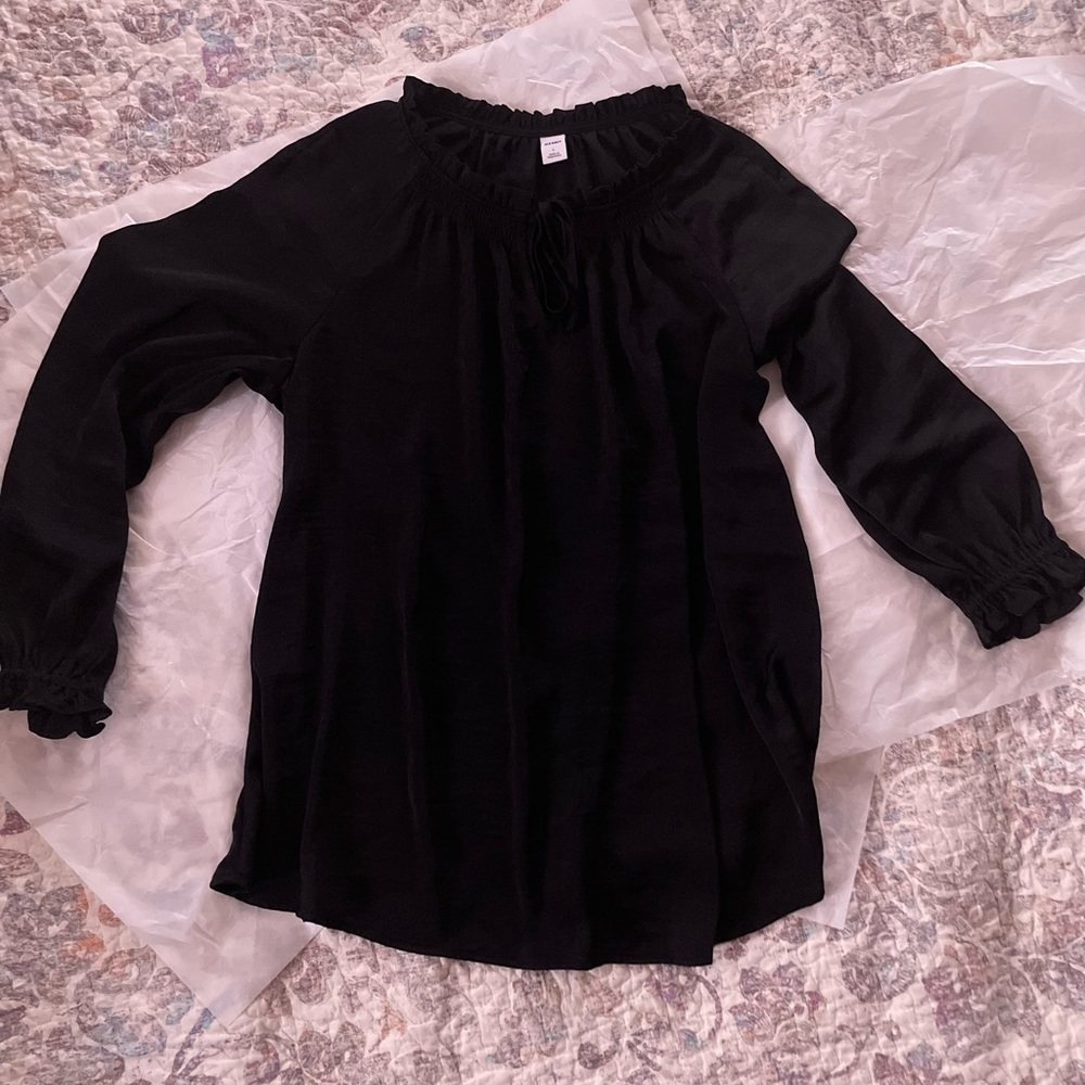 Lightly Used Old Navy Top!!! Size L!! ❤️💕❤️💕❤️💕❤️💕